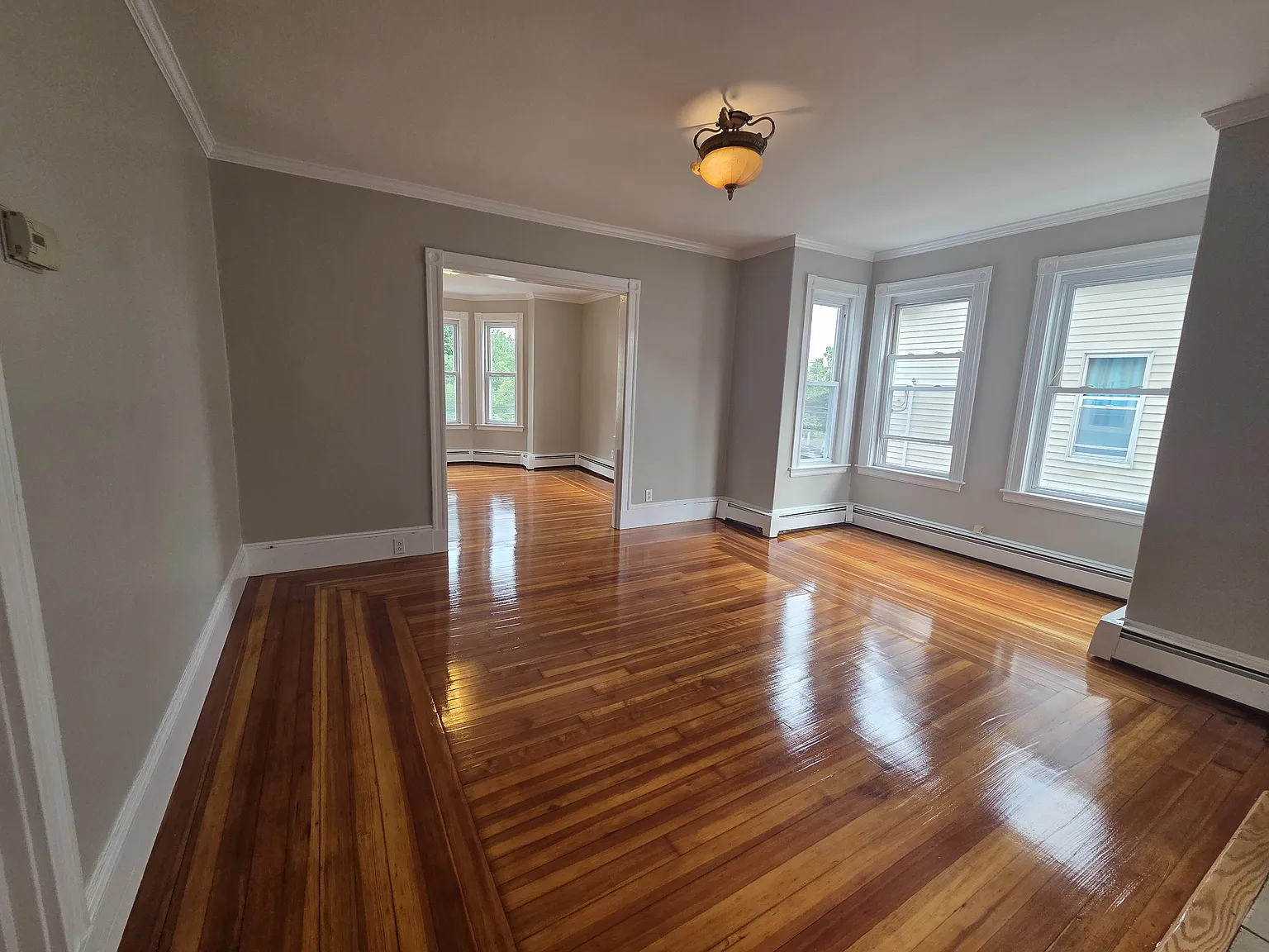 3 bed, 1200 sqft, $2,500 — Photo 2