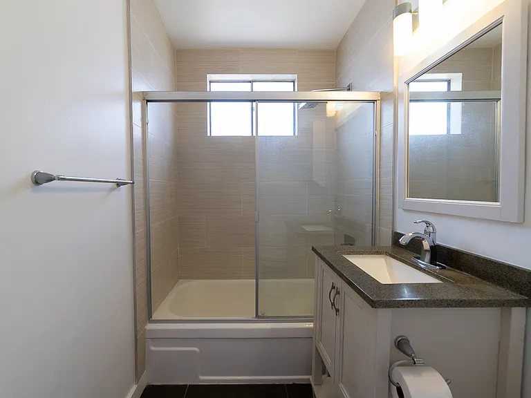319 N Heliotrope Dr #2 — Photo 7