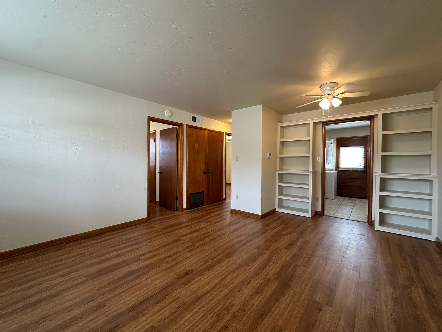 2 bed, 696 sqft, $975 — Photo 2
