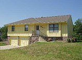 13216 Park Hills Dr, Grandview, MO 64030