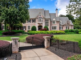 570 Stonemoor Cir, Roswell, GA 30075