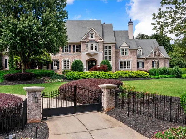 570 Stonemoor Cir, Roswell, GA 30075