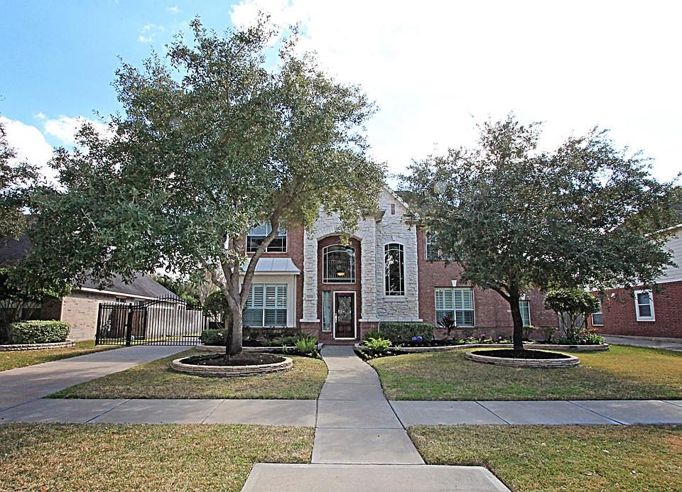 1st image of 22015 Beachgrove Ln