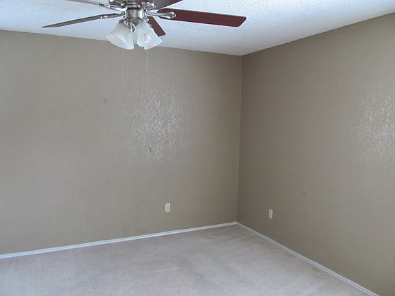 3rd image of 2712 Huckleberry Dr