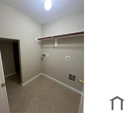 3 bed, 1976 sqft, $2,445 — Photo 4