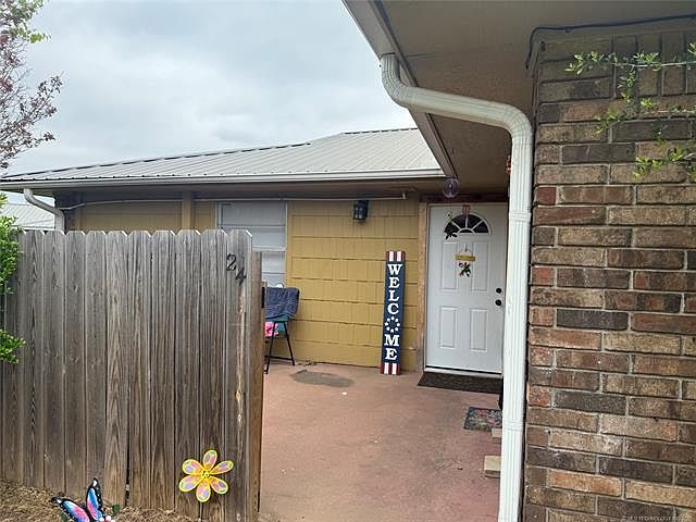 2nd image of 101 Doris Dr Unit 4
