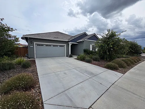 1245 Camelia Dr Photo 1