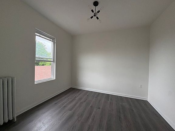 4th image of 103 Camden St