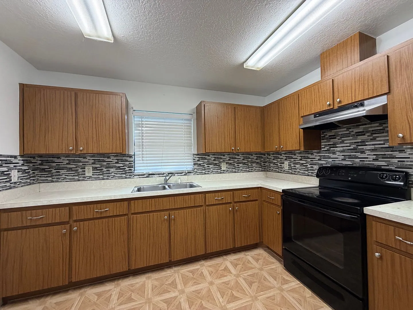 2 bed/1 bath duplex — Photo 4