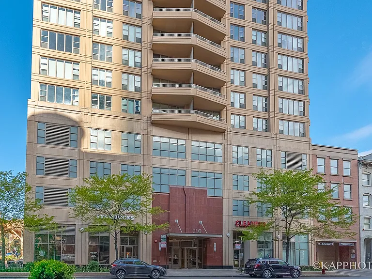 200 N Jefferson St #2107 — Photo 16