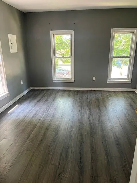 2 bed, 1.0 bath, 2009 sqft, $900 — Photo 3