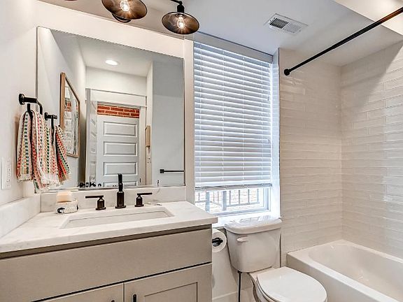 5th image of 2021 E Lombard St