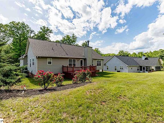 3rd image of 400 Stonington Way