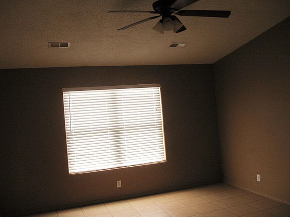 4th image of 404 6th St NE