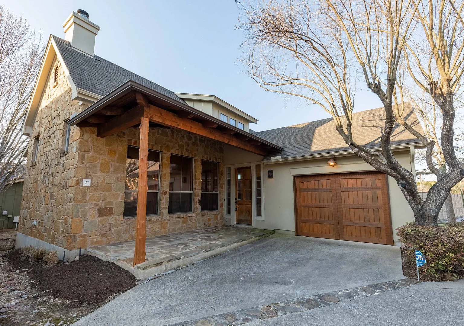 Spacious 2 Bed | 2 Bath Home with 2-Car Garage | Austin — Photo 1