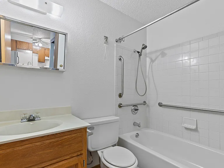 Liberty/Tambo Apartments — Photo 22