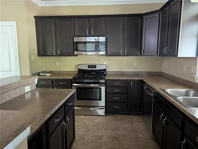 3 bed, 2.0 bath, 1309 sqft, $1,800 — Photo 3