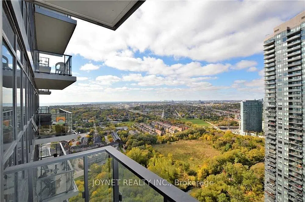 2220 Lake Shore Blvd W — Photo 2