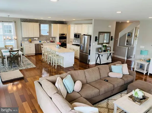 264 Evelyne St, Chester, MD 21619