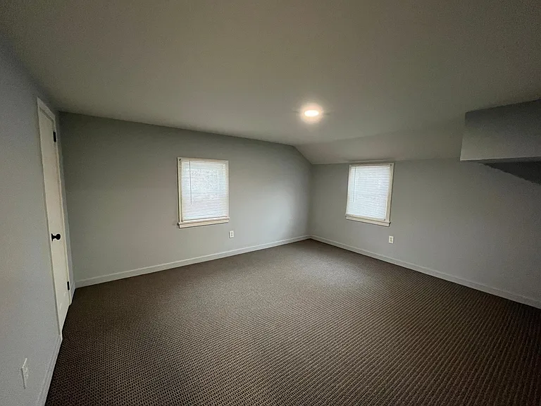 560 W North St — Photo 14