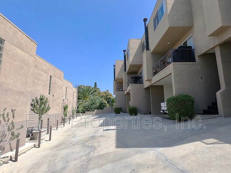 1st image of 1733 Lucile Ave APT 1