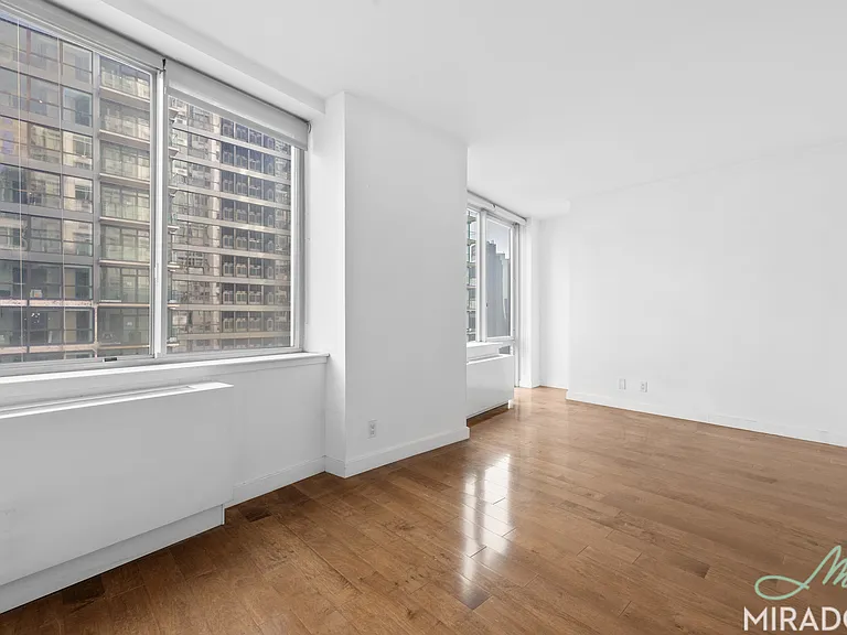 80 Dekalb Ave #18H — Photo 1