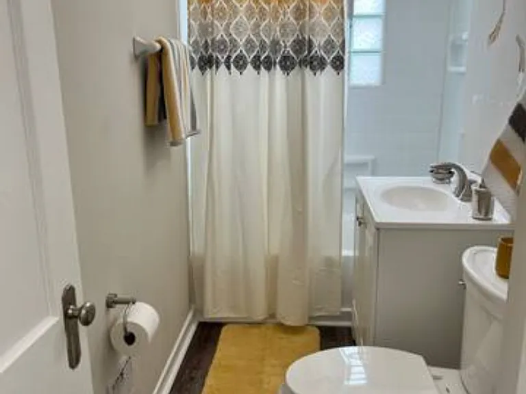 105 E North Ave — Photo 8