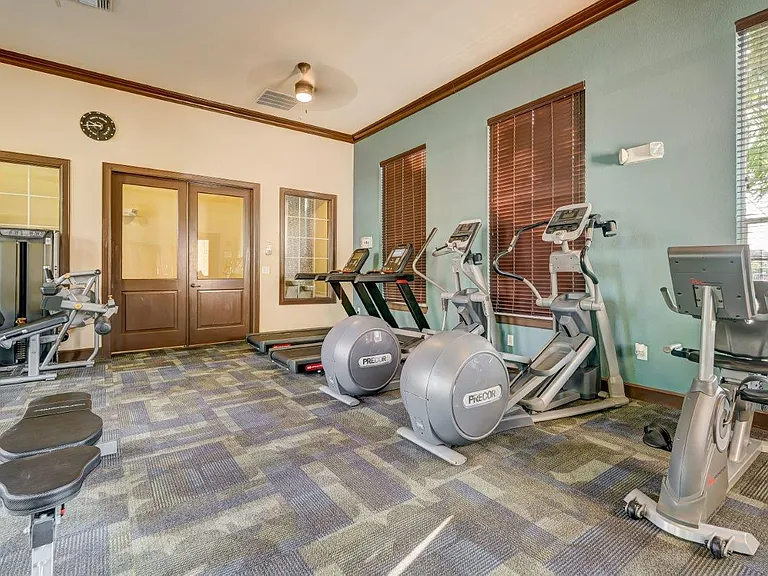 Chateau Mirage Apartment Homes — Photo 19