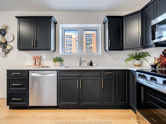 3rd image of 4 Bruce Ave #8