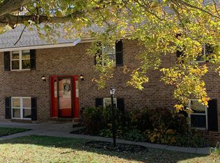 1236 Westwood Hills Dr, Evansville, IN 47720