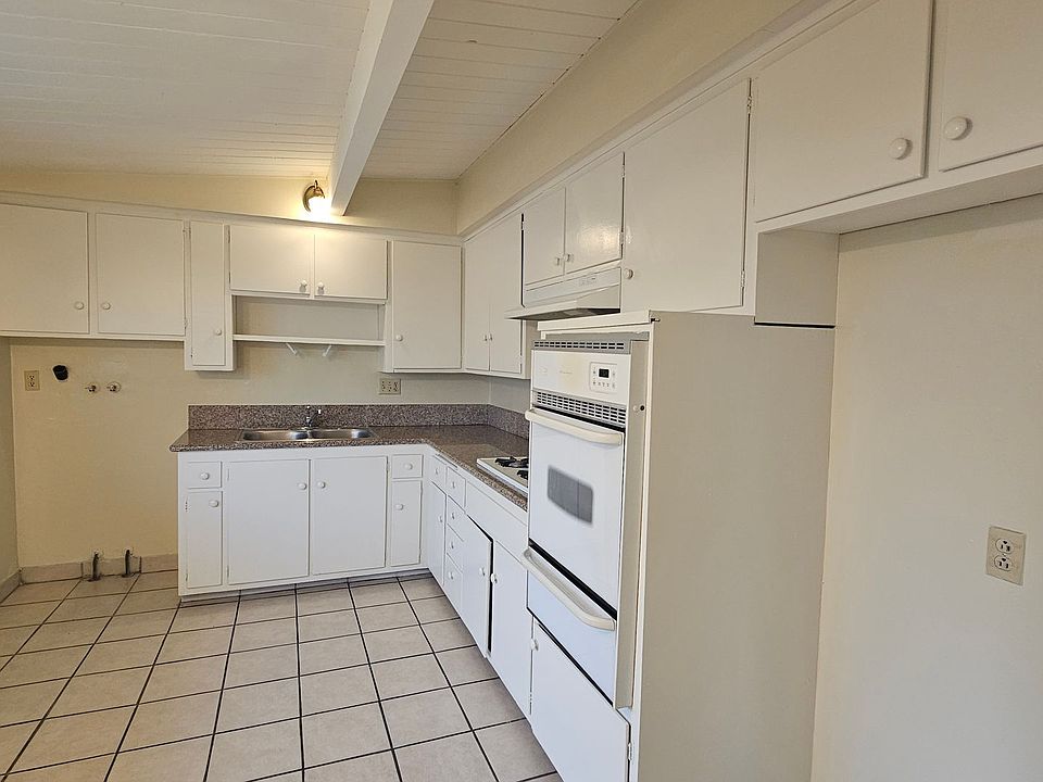 1st image of 25030-25032 Oak St #B