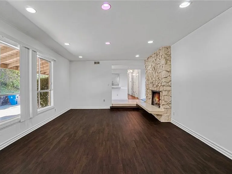 16922 Oak View Dr — Photo 4