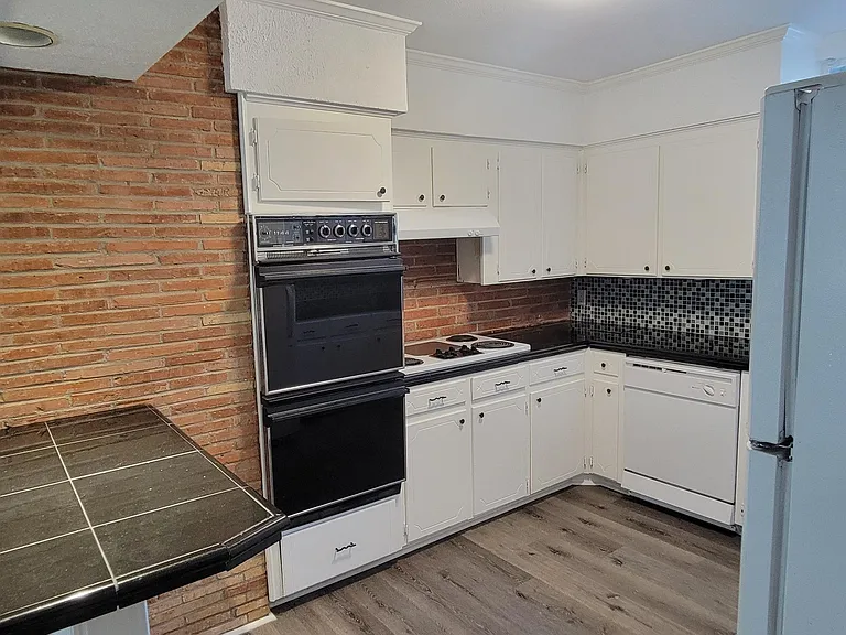 10208 Lake Gardens Dr — Photo 7