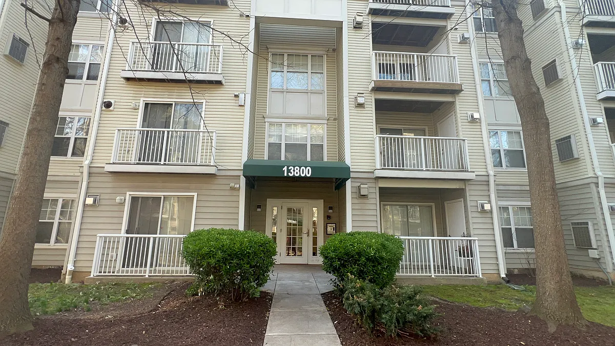 Building Photo - 13800 Farnsworth Ln #5301