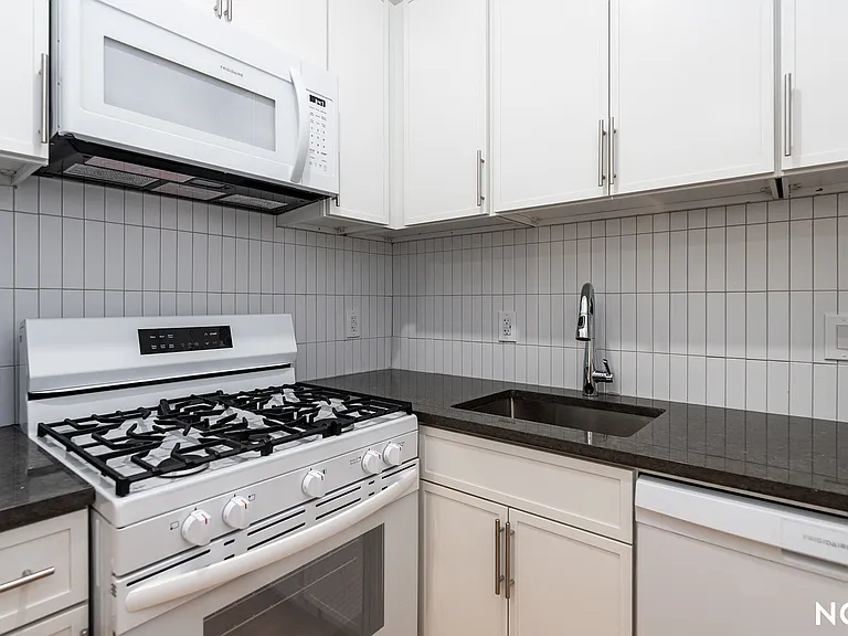 160 Johnson Ave #2A — Photo 14