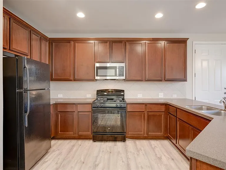 5701 Cougar Dr #D — Photo 5
