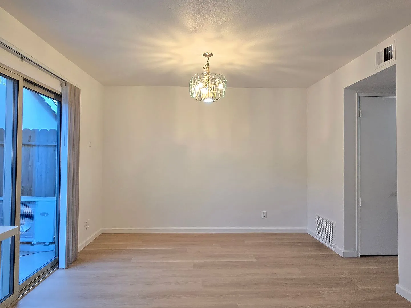 Spacious 2-Story Townhome, A/C, Pool, Renovated Inside, Wood Flooring, Beautiful Complex, Private... — Photo 4
