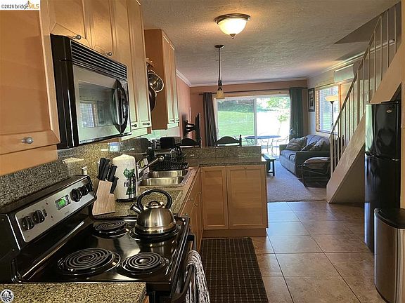 4th image of 19032 Dyer Ct #11