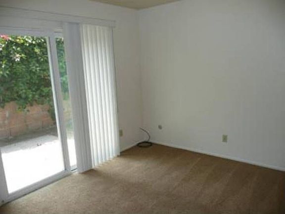 Bedroom w/ slider door