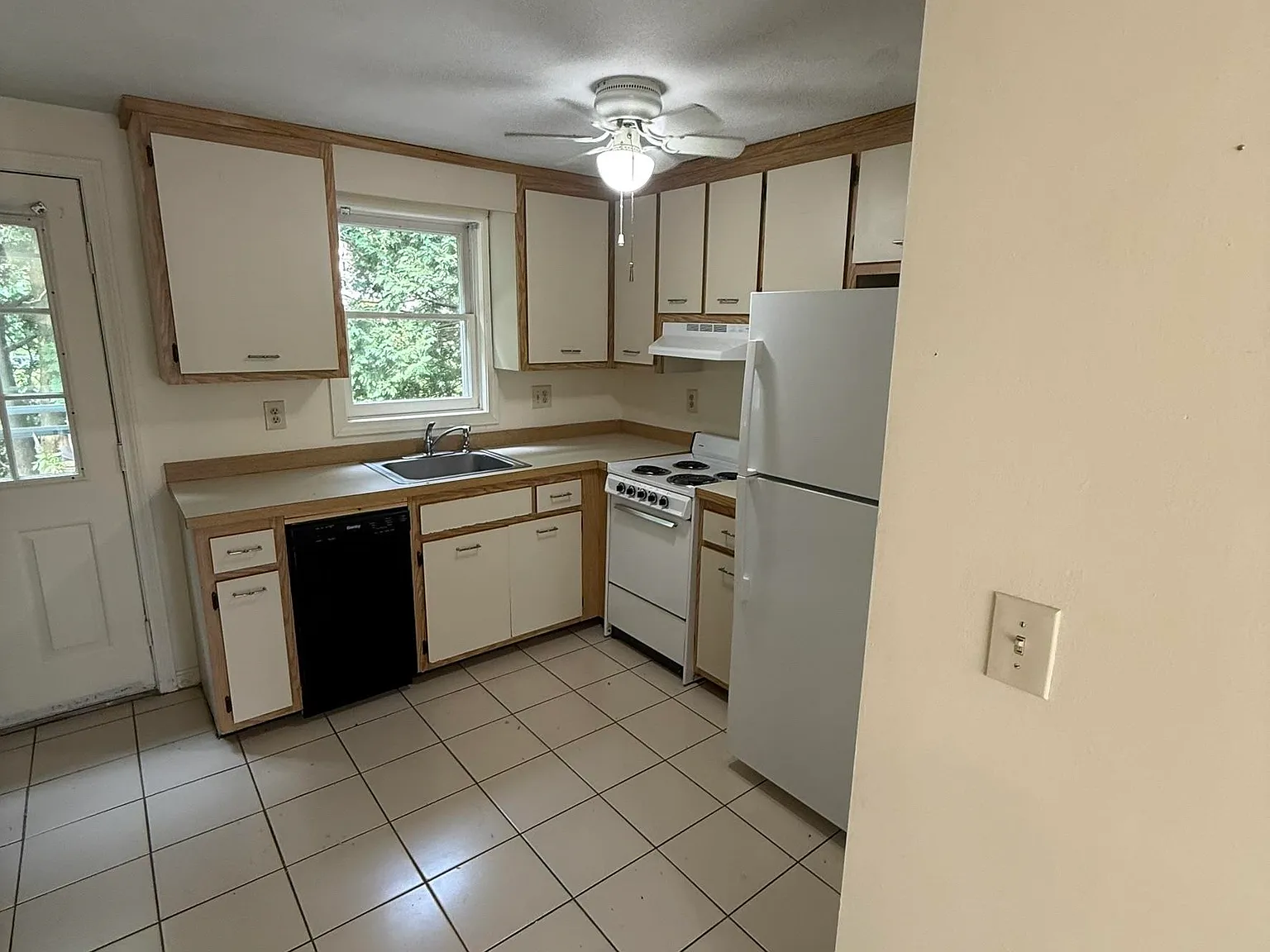 2 bed, 1.5 bath, 1000 sqft, $2,195 — Photo 2