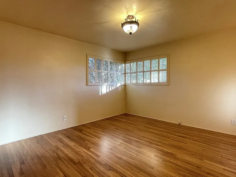 276 Daly Ave — Photo 14
