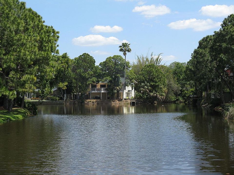 2nd image of 813 8th St
