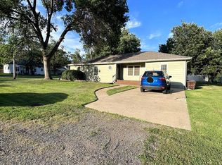 210 N Willow St, Solomon, KS 67480
