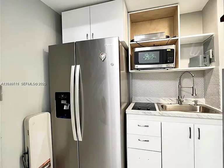511 N 70th Way — Photo 5