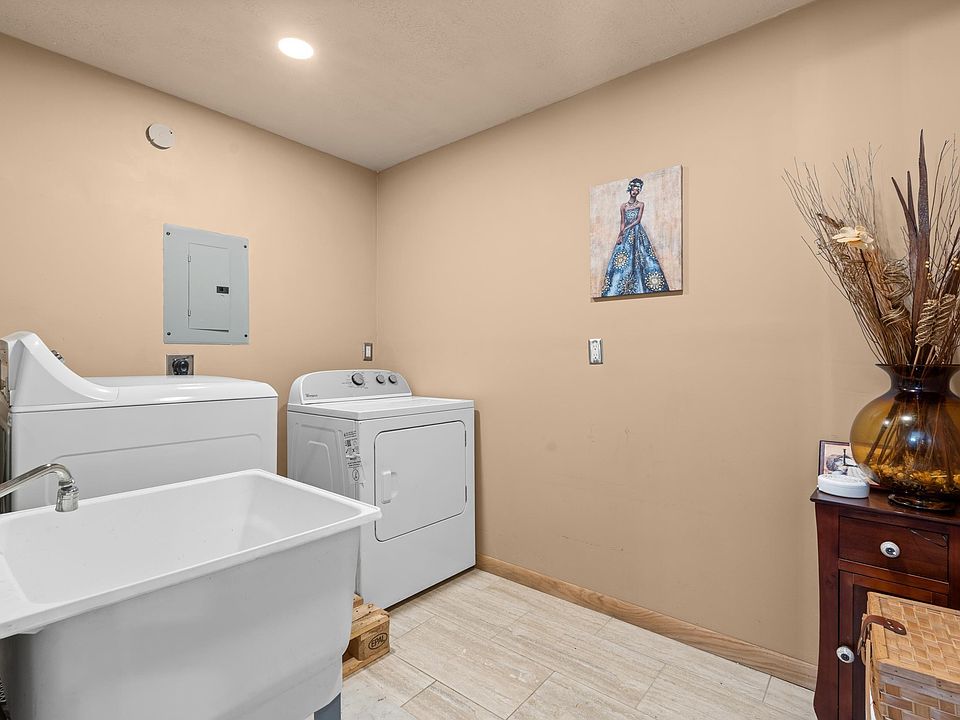 35529 Seville St, photo 17