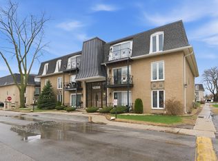 10308 Circle Dr APT 301, Oak Lawn, IL