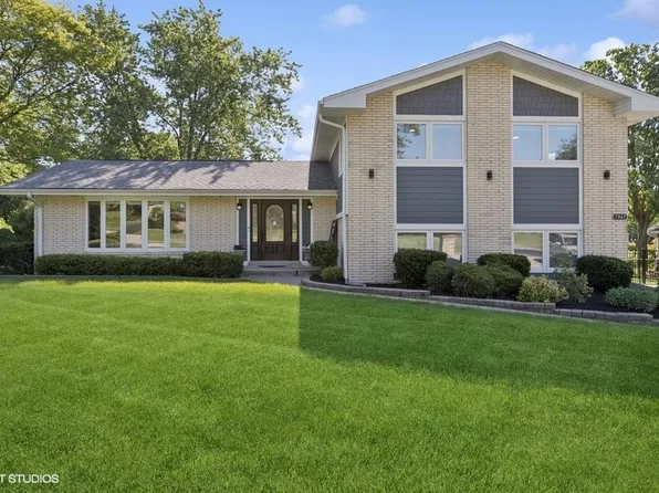 7967 Clarendon Hills Rd, Willowbrook, IL 60527