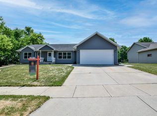 415 Sunset Dr, Lodi, WI 53555
