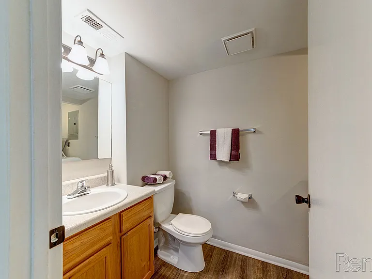 Cherry Creek Apartments — Photo 11