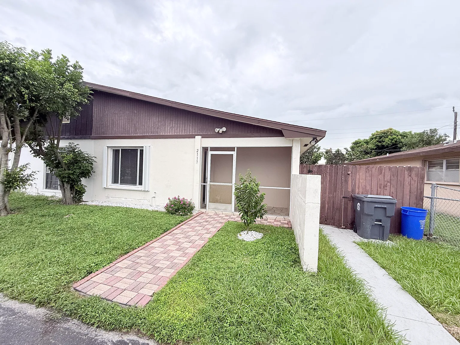 2 bed, 2.0 bath, 1284 sqft, $2,300 — Photo 2